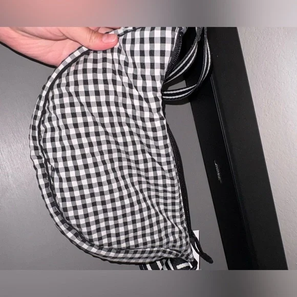 Cute gingham Uniqlo half moon shaped bag. Brand new - Picture 4 of 8